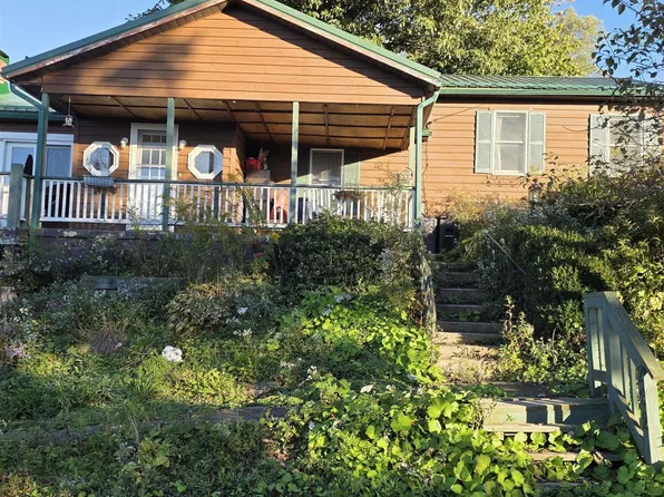 262 Brown St, Thomas, WV 26292