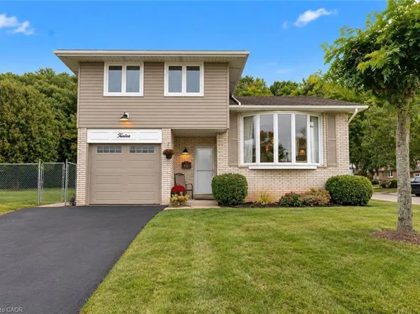 12 Brae Crest Dr, Hamilton, ON L8G 3A6