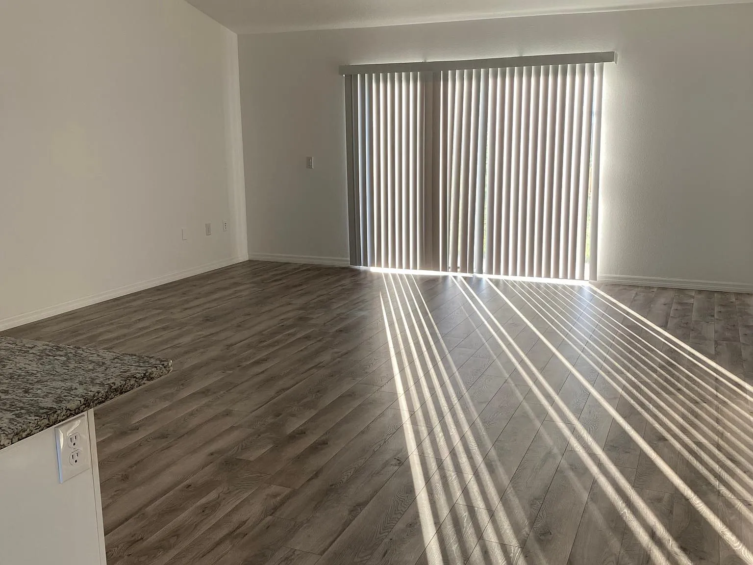 3 bed, 1372 sqft, $2,000 — Photo 3