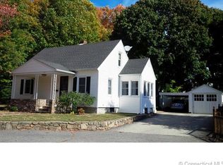 31 Woodside St, Putnam, CT 06260