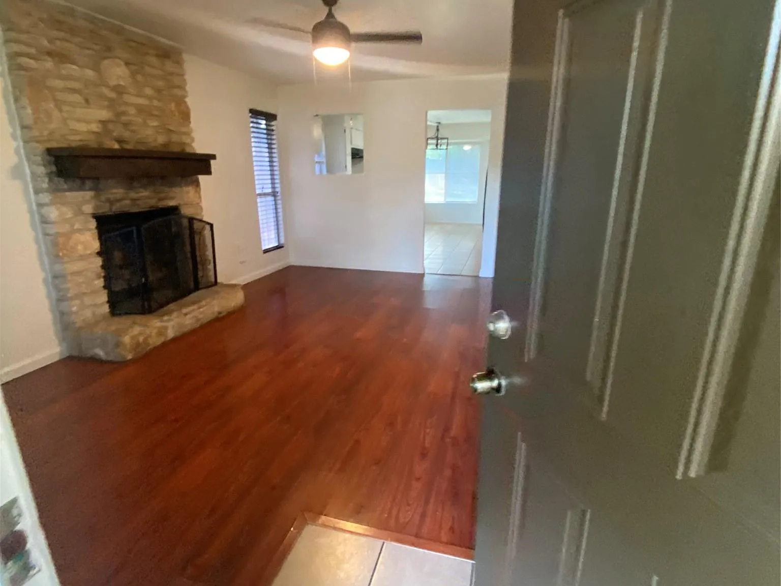 3 bed, 1.5 bath, 978 sqft, $1,550 — Photo 4