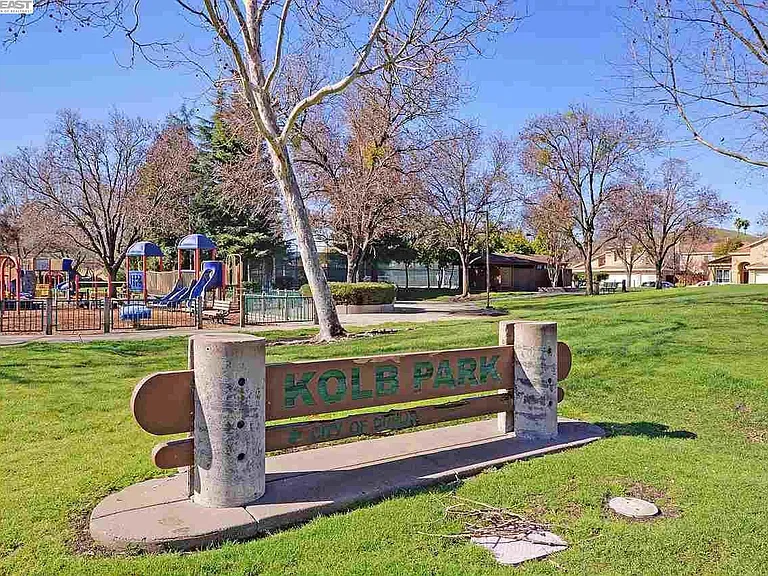 8164 Cardiff Dr — Photo 20