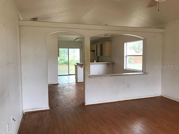 3rd image of 908 Roseman Ct
