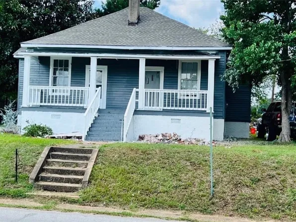 902 1st St, Lanett, AL 36863