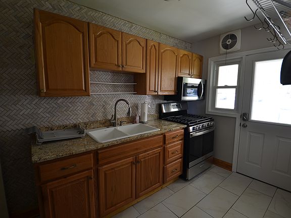 4th image of 7911 Kavanagh Rd