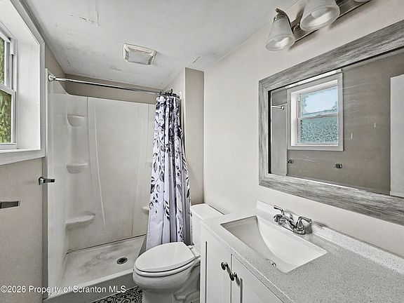 5th image of 176 Cherry St