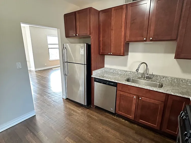 920 W Belle Plaine Ave — Photo 9