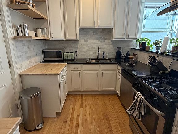 4th image of 6814 N Ashland Ave #3D