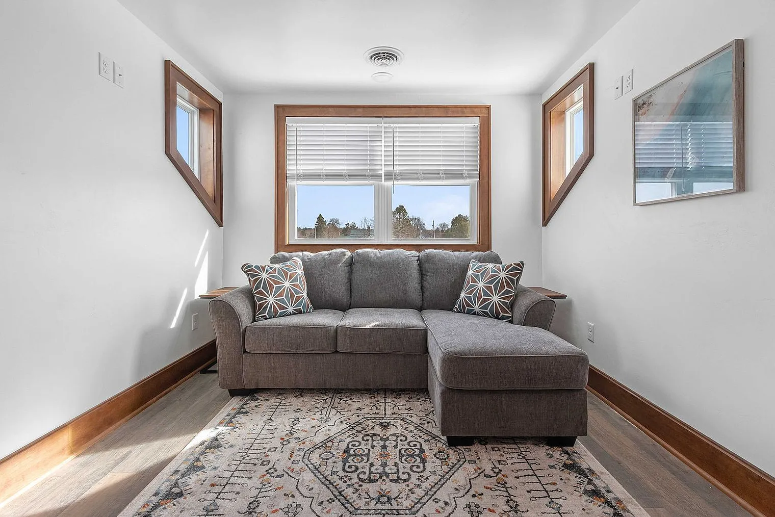 3 bed, 2.0 bath, 1991 sqft, $5,451 — Photo 4