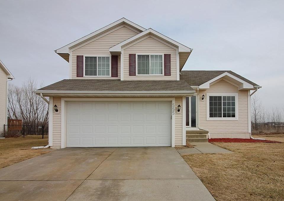 1st image of 555 SE Crabapple Dr