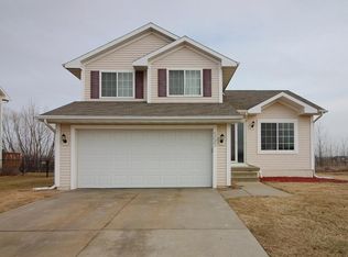 555 SE Crabapple Dr, Waukee, IA 50263