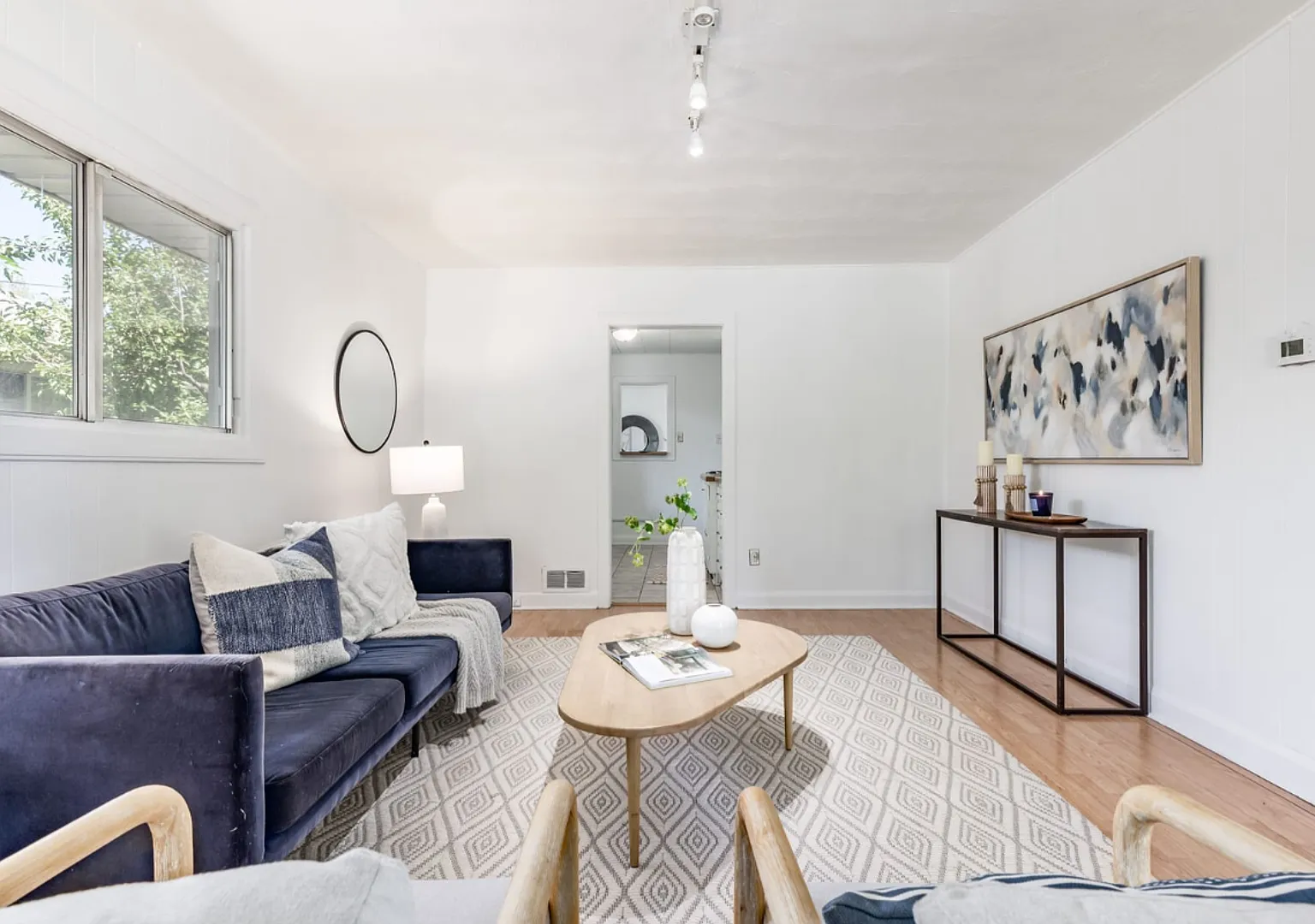 Updated Salt Lake Bungalow Style Home — Photo 4