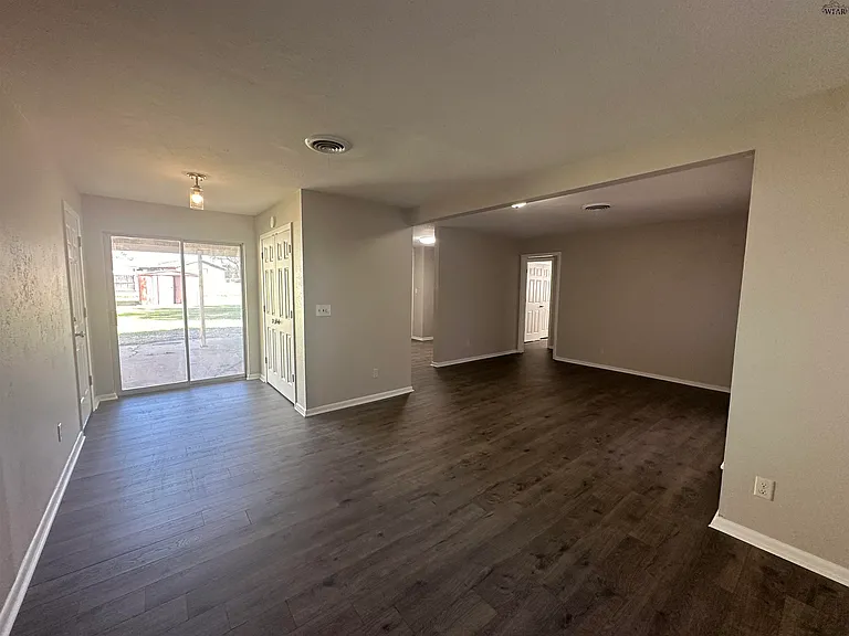 910 Van Horn St — Photo 13