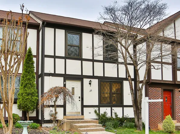 29 Lyndhurst Ct, Sterling, VA 20165