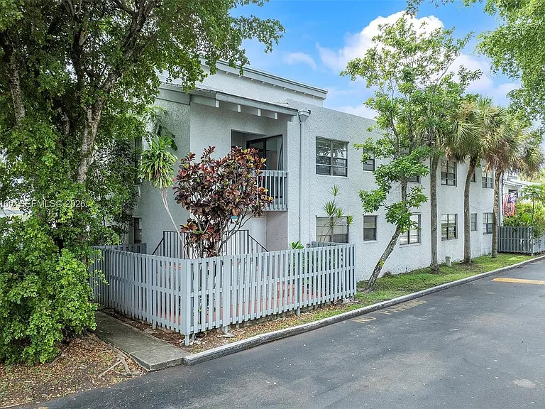 10542 NW 7th Ter #B7 — Photo 2