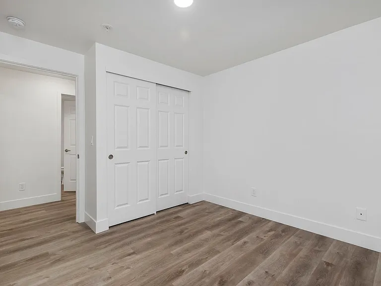 1022 N 192nd St — Photo 13