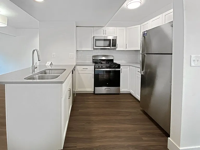 Byron Lakes Apartments — Photo 49