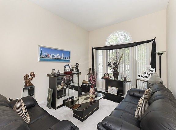 3rd image of 460 Woodhollow Ln