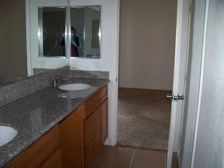 400 Hillside Dr — Photo 15