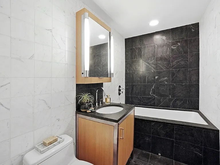 100 W 58th St #12F — Photo 8