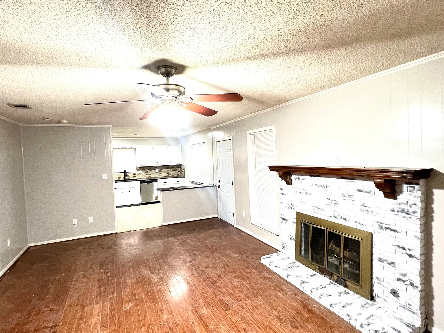 3 bed, 1689 sqft, $1,895 — Photo 2
