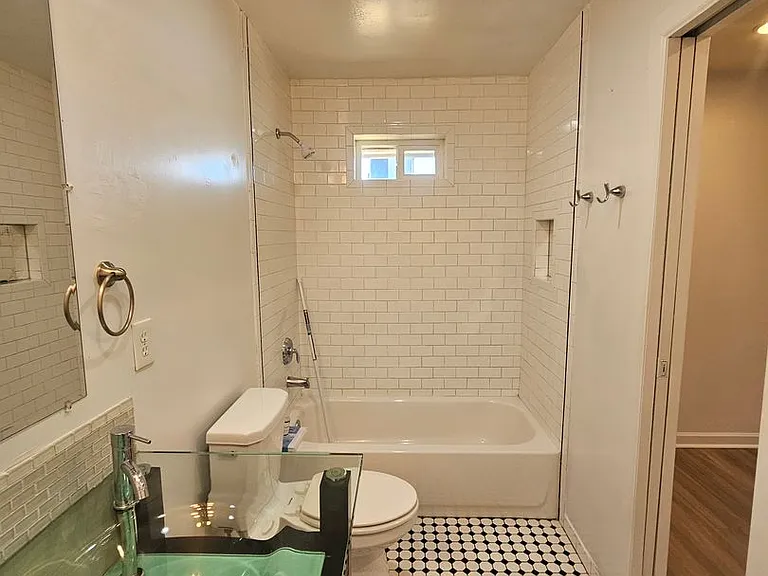 22nd Street Apartments 3015 — Photo 28