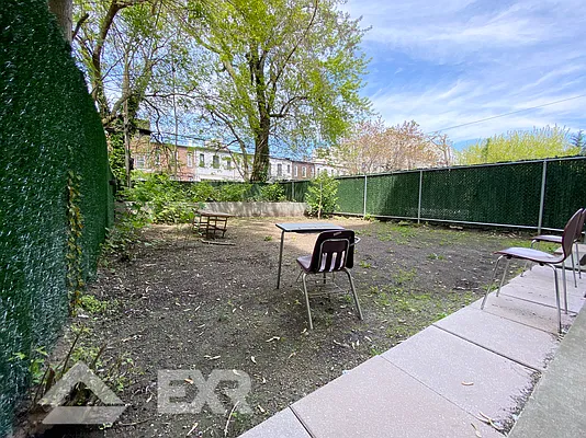 Rented by EXR | media 7