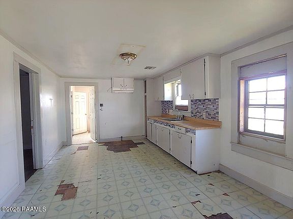 3rd image of 309 Keller St