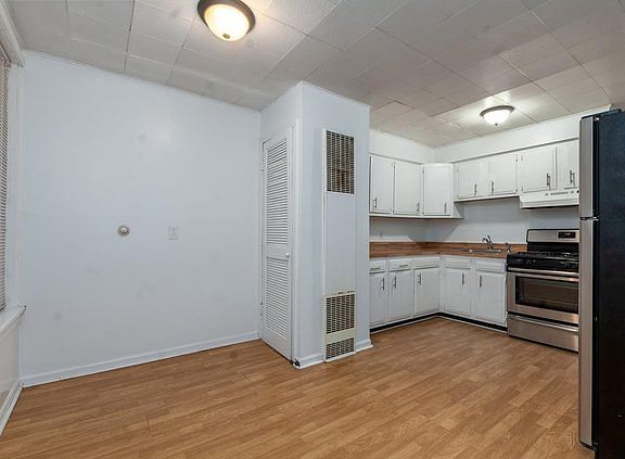 3rd image of 1825 N Bissell St Unit Gd