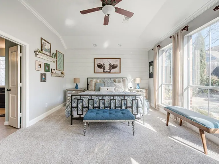 2718 View Mdw — Photo 11