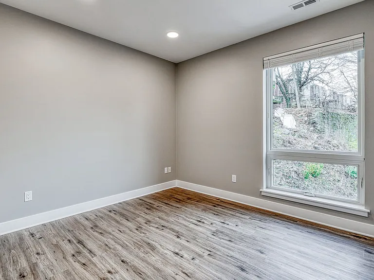 Brand New Luxury Apartments — Photo 12