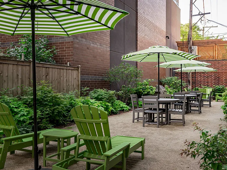 451 W Melrose St — Photo 4
