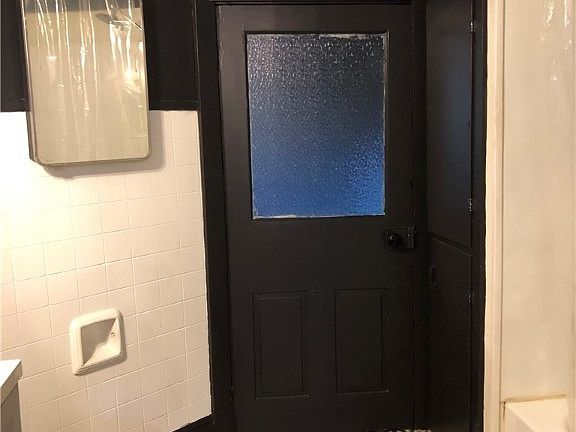 5th image of 79 E Church St