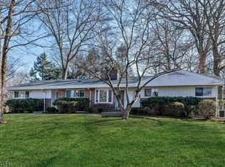 32 Berkshire Pl, Allendale, NJ 07401