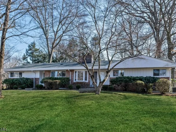 32 Berkshire Pl, Allendale Boro, NJ 07401