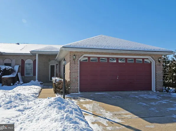 76 Chadwick Dr, Greencastle, PA 17225