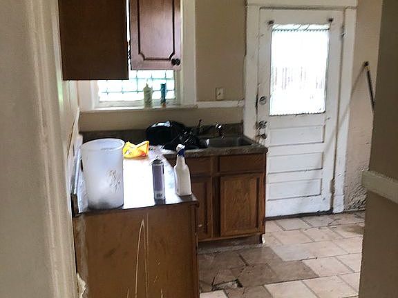 3rd image of 1235 Englewood St