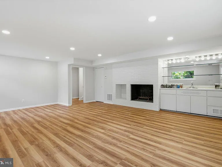 6614 Melody Ln — Photo 20