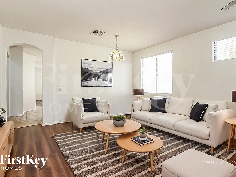 2715 E Carson Rd — Photo 3