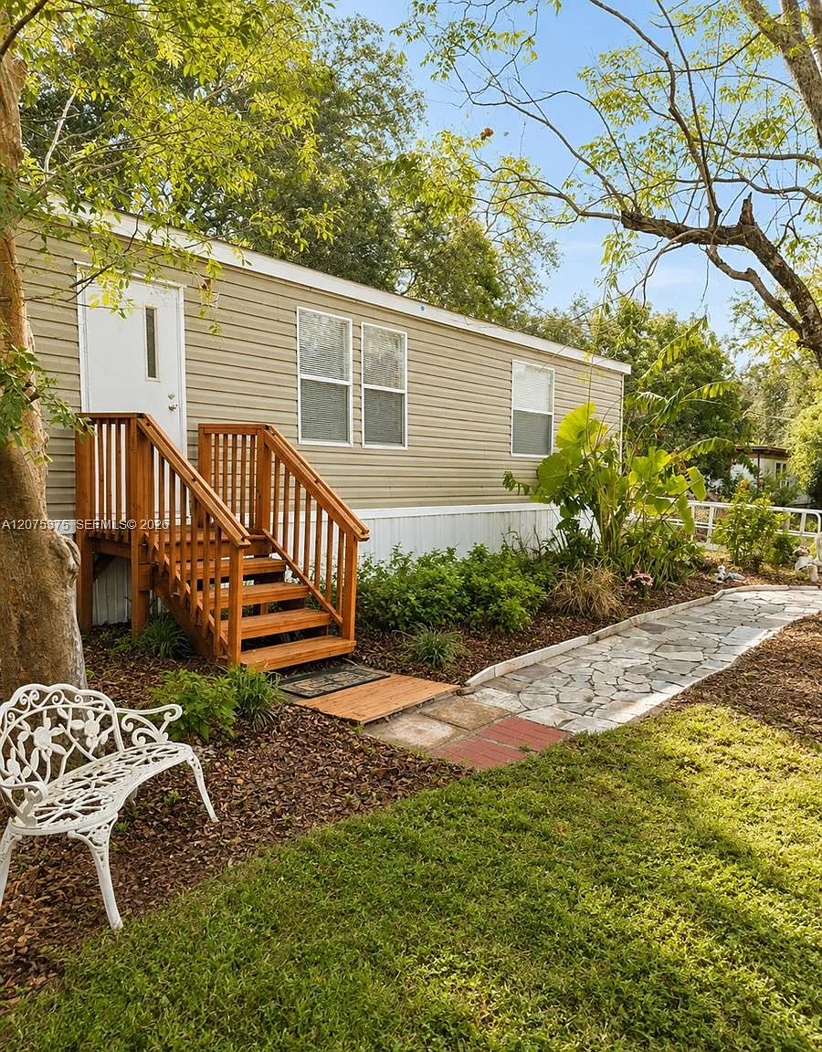 3 bed, 2.0 bath, 1152 sqft, $1,850 — Photo 1