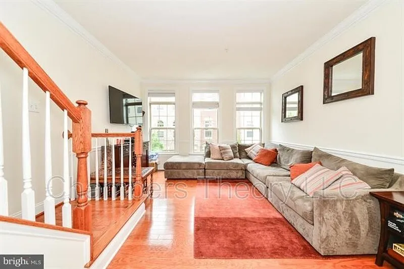 3 bed, 2.5 bath, 1422 sqft, $4,600 — Photo 3