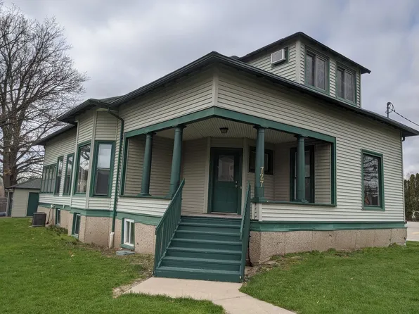 Fall 2026 Availability 2-Bedroom, 1-Bath Apartment Across From Kinnick And Uihc, 727 Melrose Ave, Iowa City, IA 52246