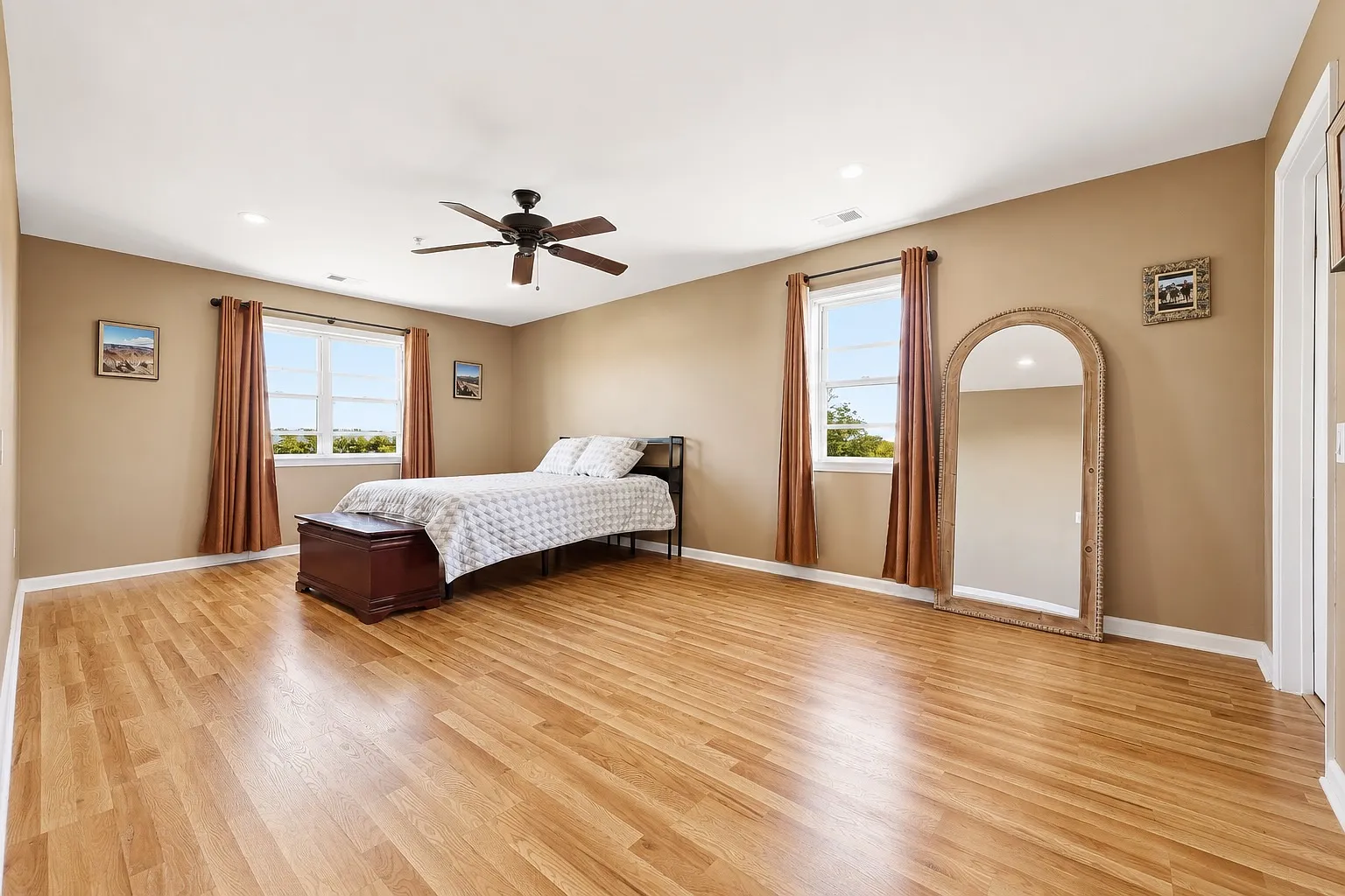 3 bed, 1400 sqft, $3,500 — Photo 3