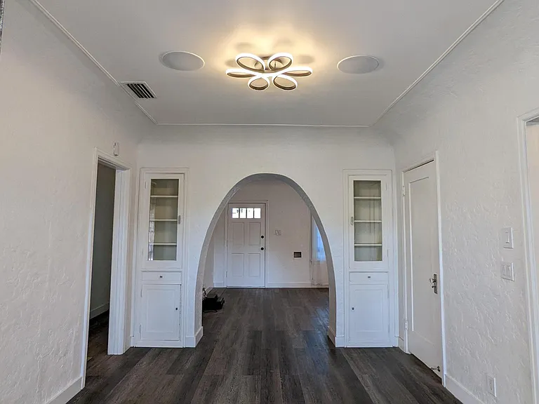2253 Earl Ave — Photo 6