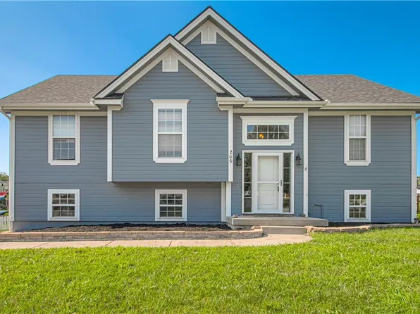 206 Bridgeport Dr, Smithville, MO 64089