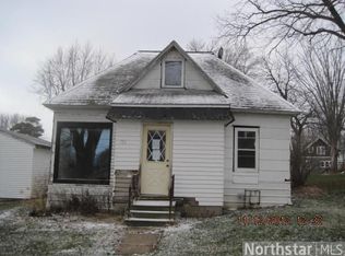 704 5th St S, Ellendale, MN 56026