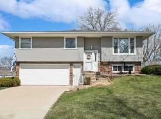 5655 Sun Valley Dr, Dubuque, IA 52002