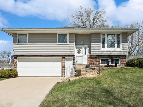 5655 Sun Valley Dr, Dubuque, IA 52002