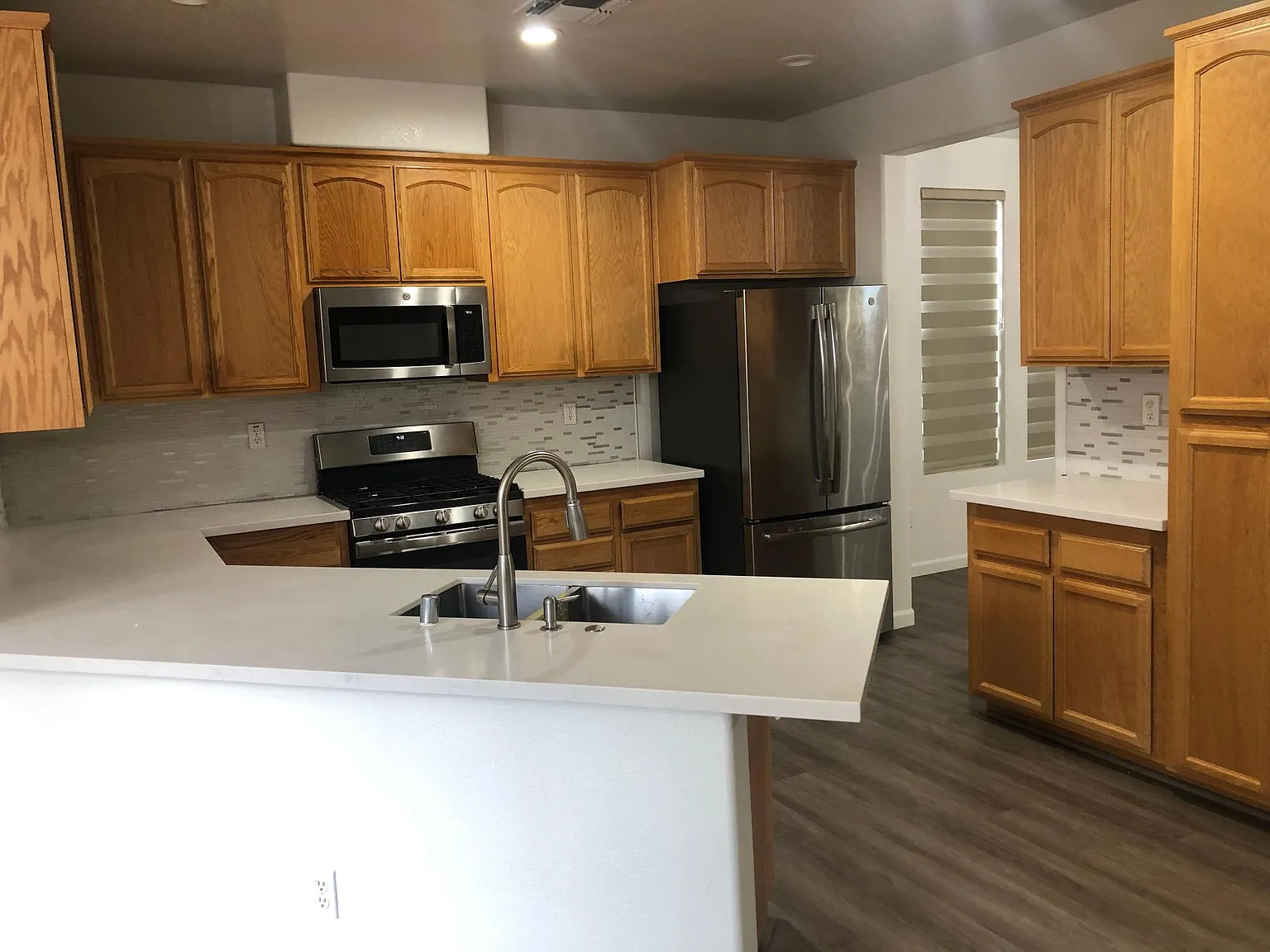 4 bed, 2105 sqft, $3,300 — Photo 4