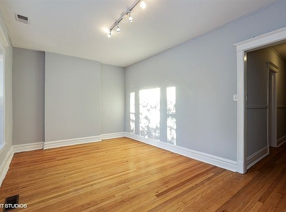 3rd image of 3449 N Southport Ave #2